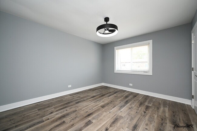 Building Photo - 9381 Bay Colony Dr