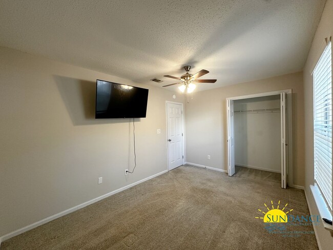Building Photo - Pet Friendly 4 Bedroom Home in Fort Walton...