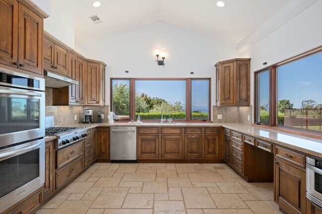 Building Photo - Montecito Property with a View and a Pool ...