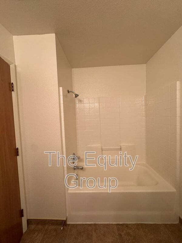 Building Photo - 5411 W Country Ave