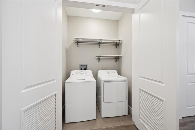 Building Photo - 9757 Katy Fwy