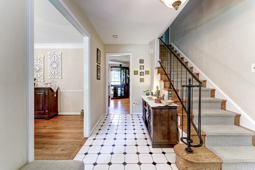 Entry foyer opens to Living and Dining Rooms - 10108 Donegal Ct