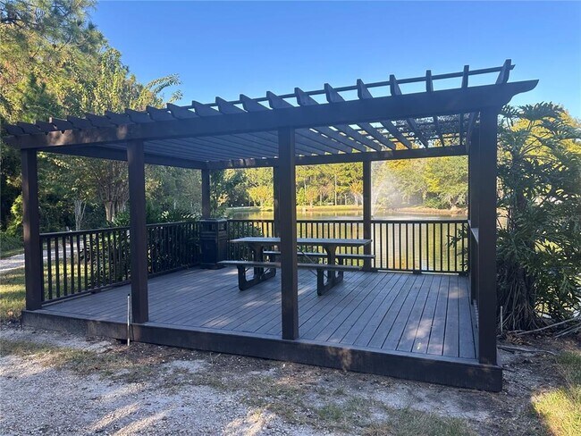 Building Photo - 5463 Vineland Rd