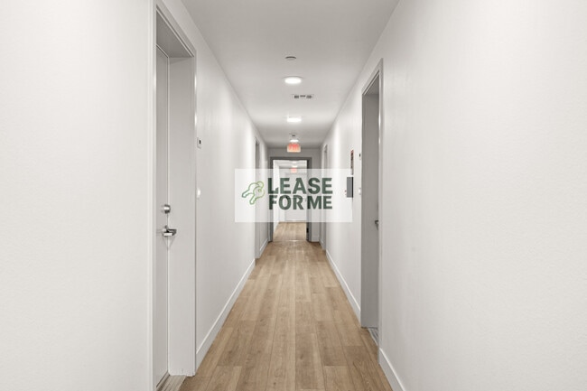 Building Photo - 4348 Woodlawn Ave