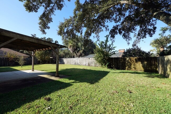 Building Photo - Shalimar Location