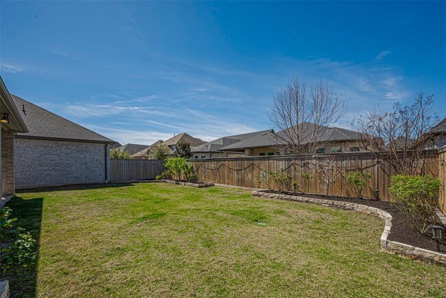 Building Photo - 15847 Pilot Knob Dr