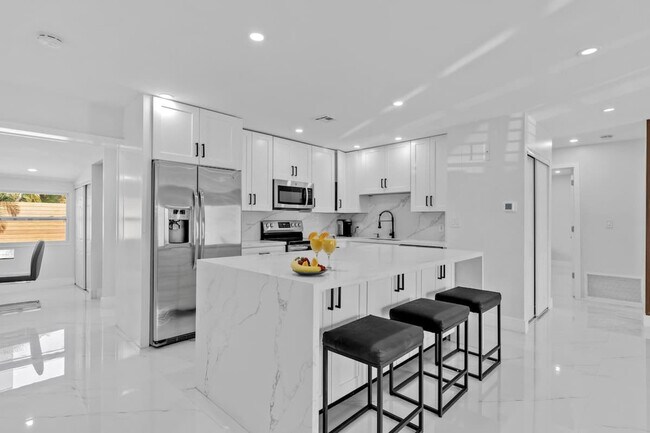 Building Photo - 871 NW 23rd Terrace