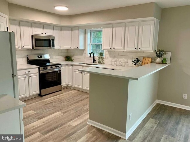 Building Photo - 25900 Country Meadows Dr