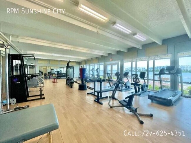 Building Photo - 7700 Boca Ciega Dr