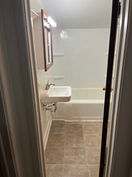 bathroom - 1923 24th St