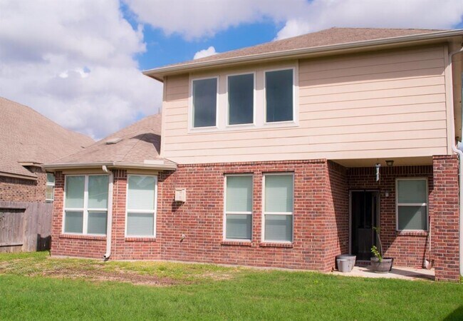 Building Photo - 18115 Fernwood Bend Dr