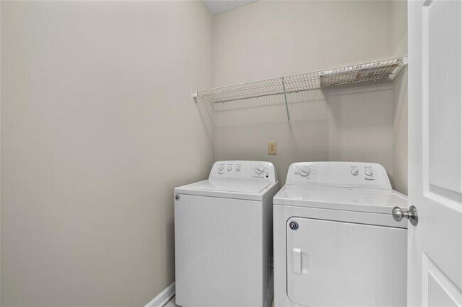 Building Photo - 2680 Pine Tree Rd NE