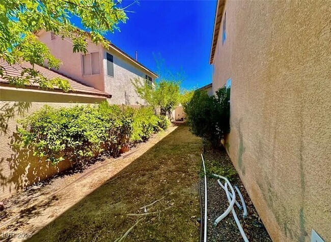 Building Photo - 2455 Silver Sunrise Ln