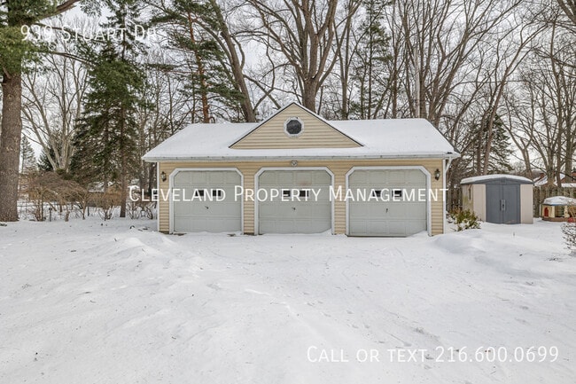 Building Photo - 939 Stuart Dr