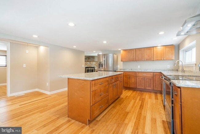 Building Photo - 329 Hillcrest Ave