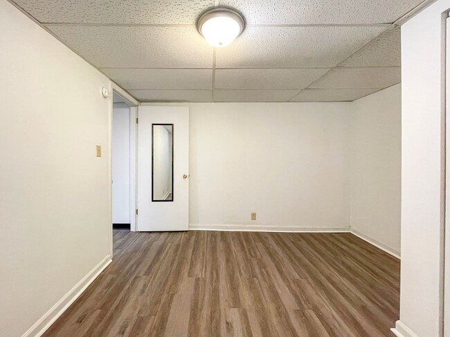 Building Photo - Preleasing for August 2026! 3 Bedroom Apar...
