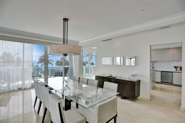 Building Photo - 10101 Collins Ave