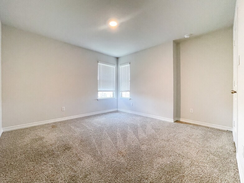 Building Photo - 5700 Foggy Lagoon Dr