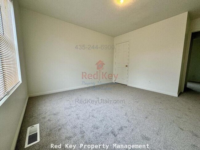 Building Photo - 410 W Single Family Home