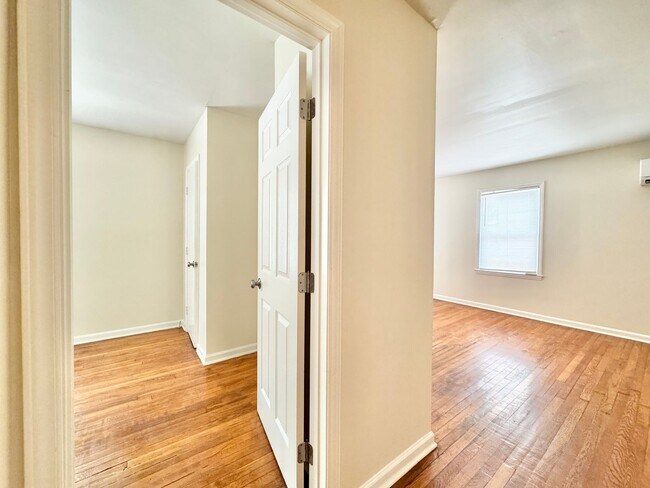 Building Photo - Cozy 2 Bedroom Home!!