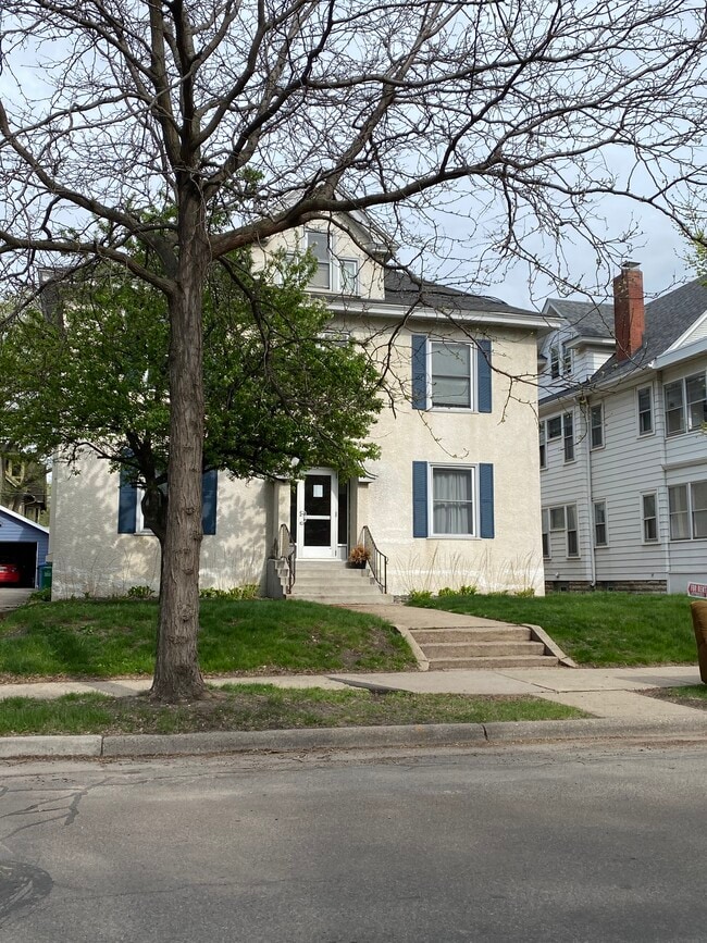 Primary Photo - 2437 Dupont Ave S