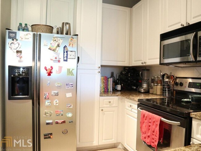 Building Photo - 10 Perimeter Summit Blvd