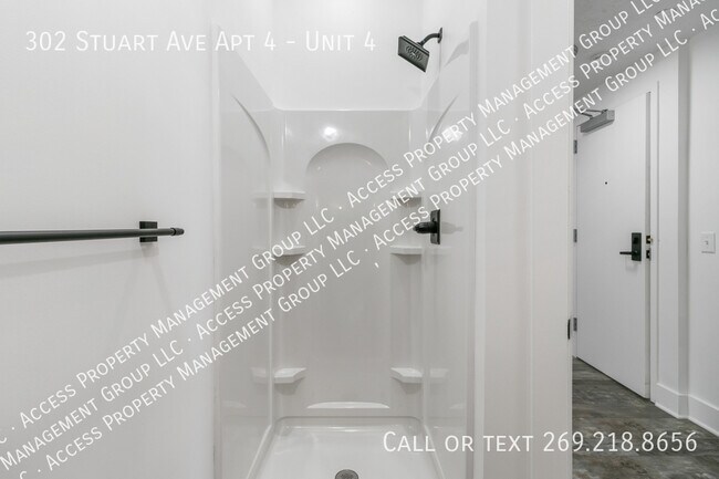 Building Photo - 302 Stuart Ave