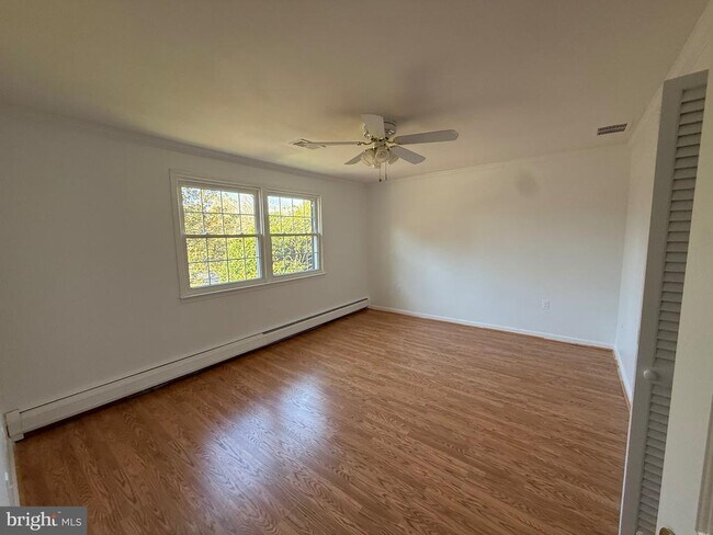 Building Photo - 9616 Burke View Ave