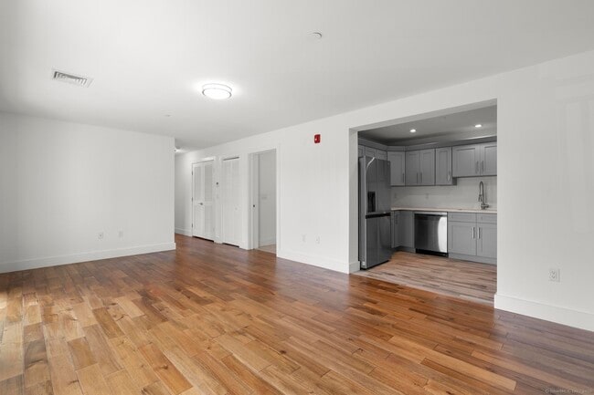 Building Photo - 245 E Main St