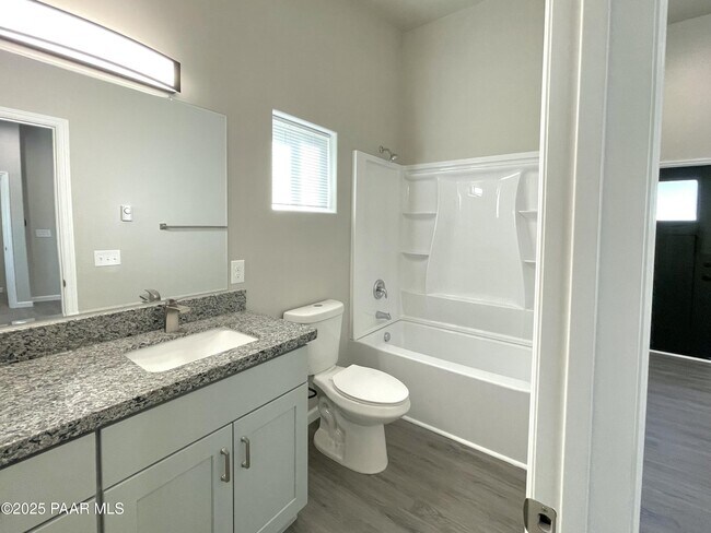 Building Photo - 720 N Walnut St