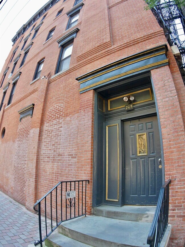 Building Photo - 205 3rd St