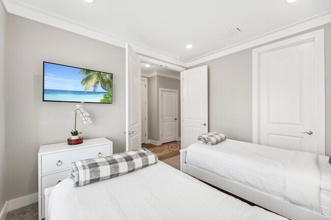 Building Photo - 712 Landing Cir