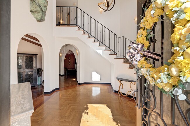 Building Photo - 1809 Palos Verdes Dr W