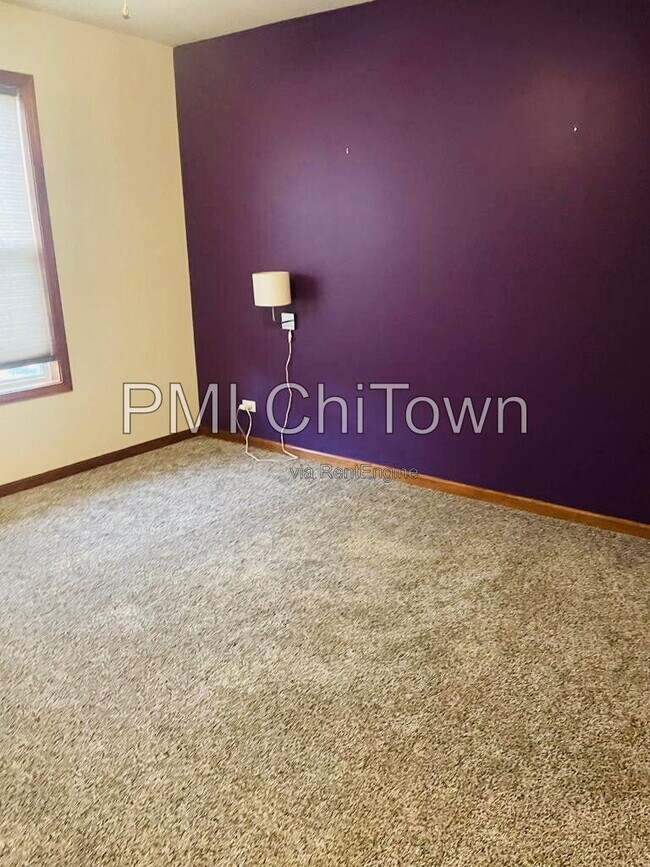 Building Photo - 2050 Rockland Dr