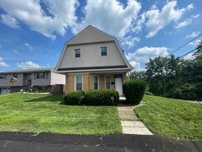 Building Photo - AVAILABLE NOW!! 3 BED 1 BATH SINGLE FAMILY...