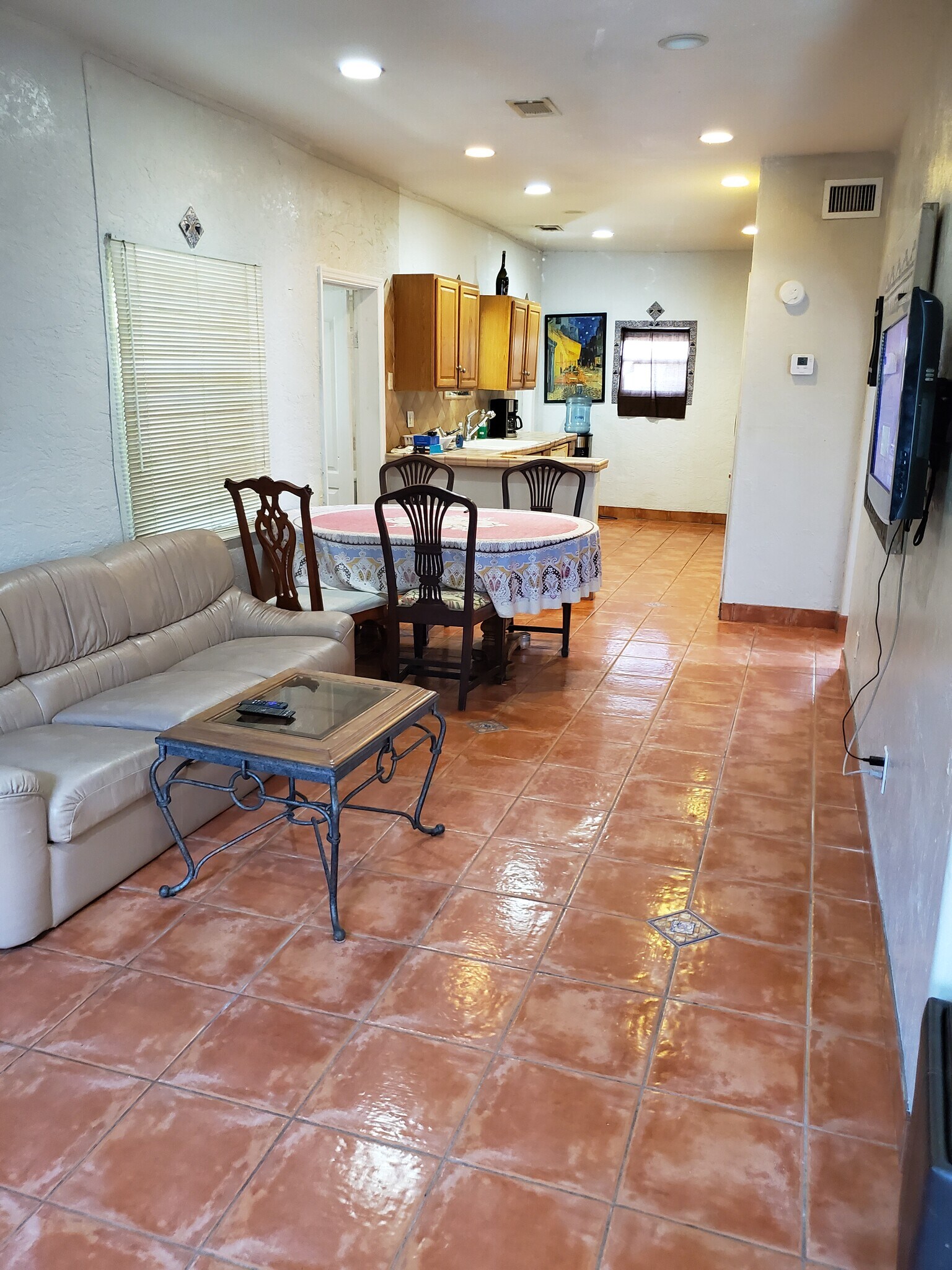 Building Photo - 611 El Prado
