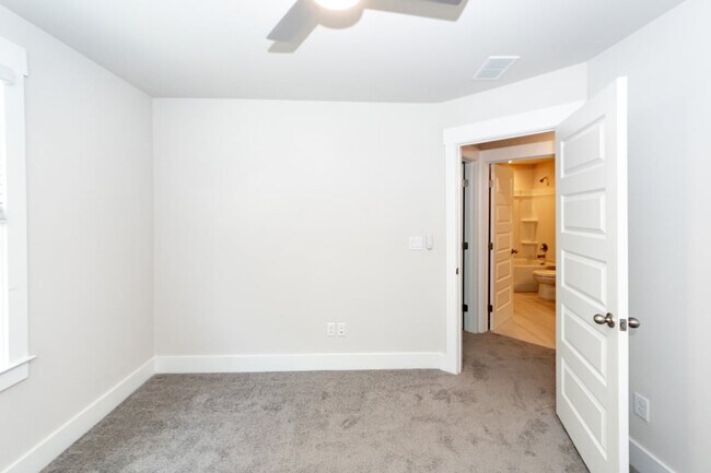 Building Photo - 7722 Park Gate Dr