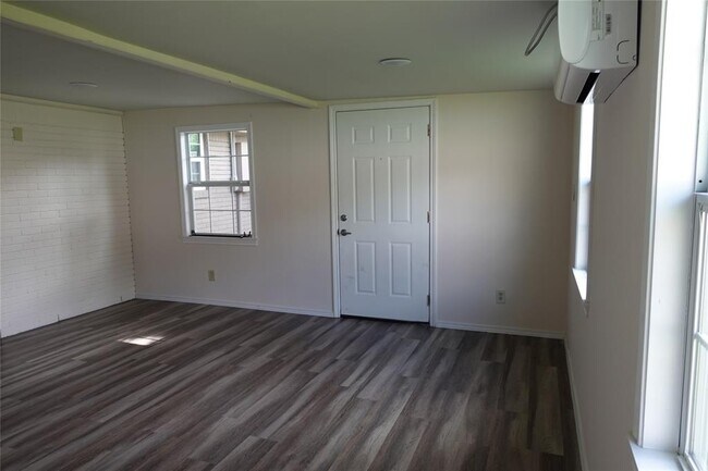 Building Photo - 918 Lehman St
