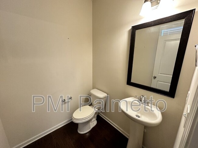 Building Photo - 933 Centennial Dr