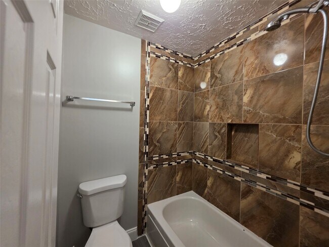 Building Photo - 507 Leicester Ln