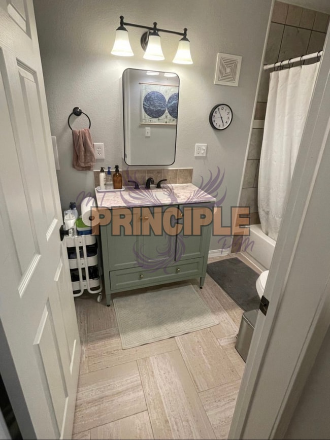 Building Photo - Adorable 3 bed house in great family frien...