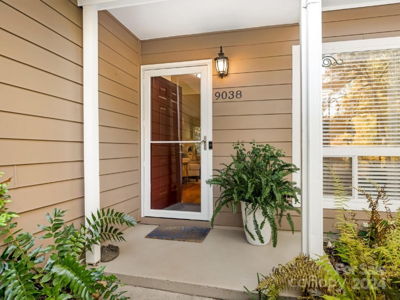 Building Photo - 9039 Covedale Dr