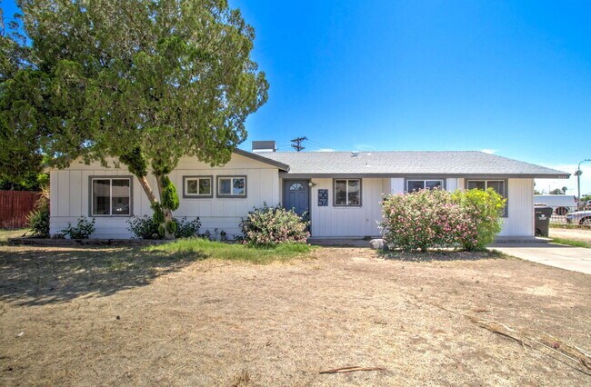 Building Photo - 5657 N 39th Ave