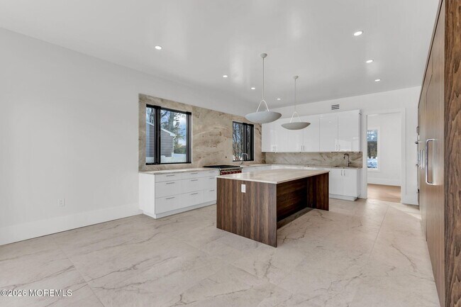 Building Photo - 497 Norwood Ave