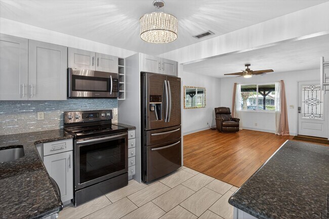 Building Photo - Beachside Pool Home Just Minutes from the Ocean!