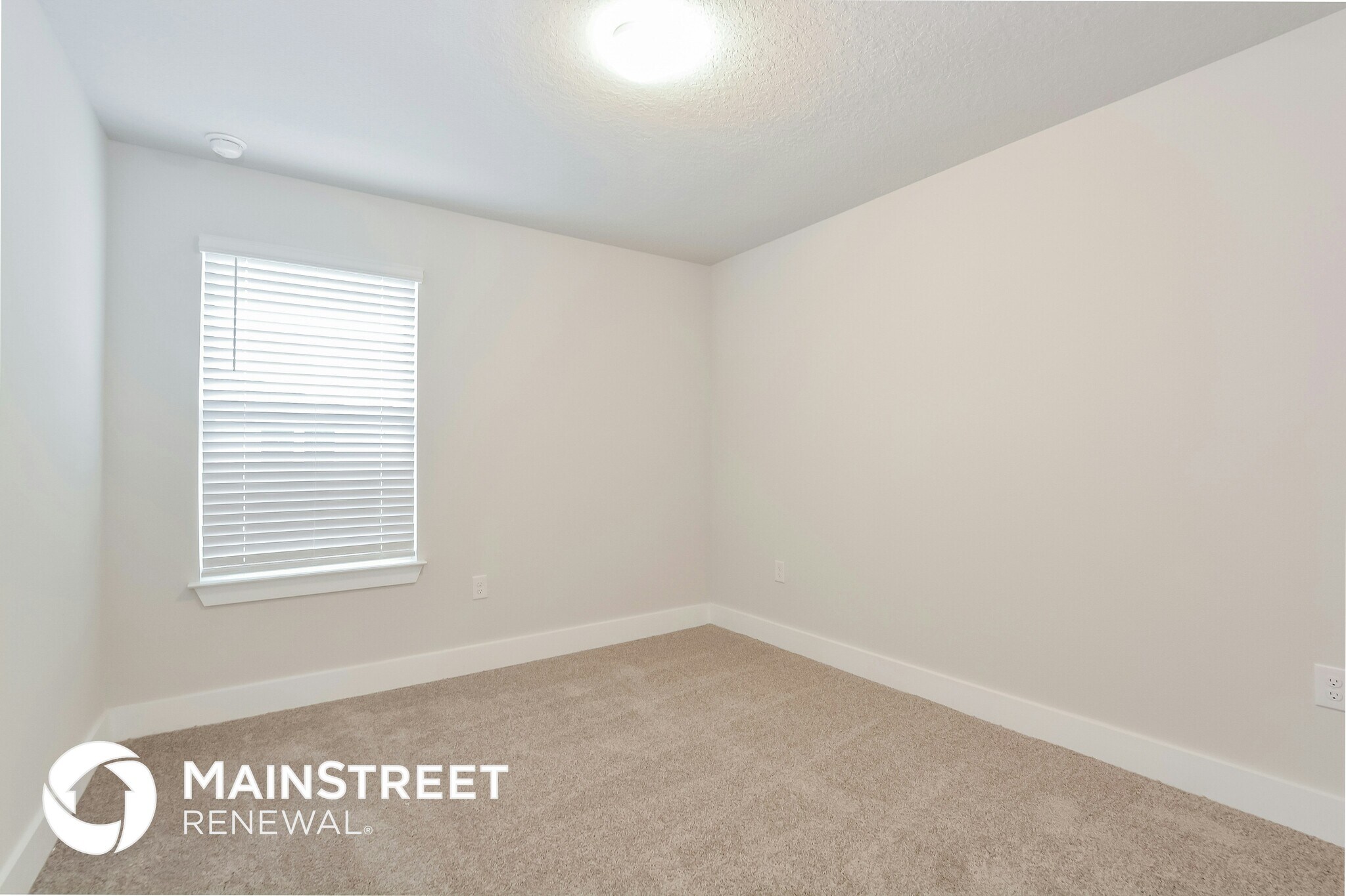 Building Photo - 804 E Voorhis Ave