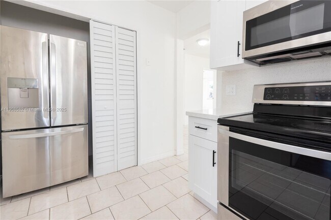 Building Photo - 141 NW 43rd Pl