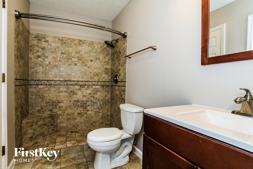 Building Photo - 2320 Firth St