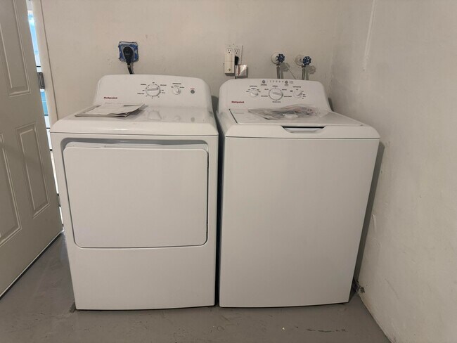 Building Photo - 100 NW 27th St