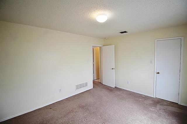 Building Photo - 2415 Mallory Ln